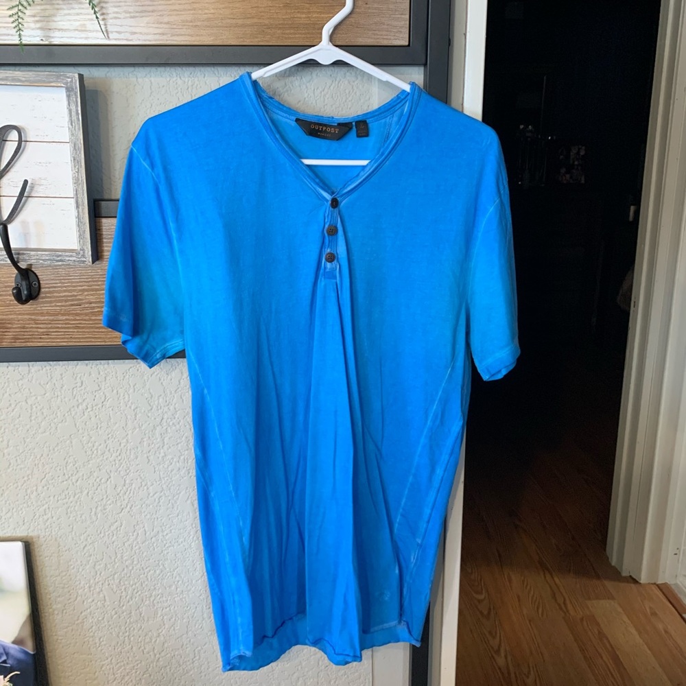 Men’s button/vneck tshirt